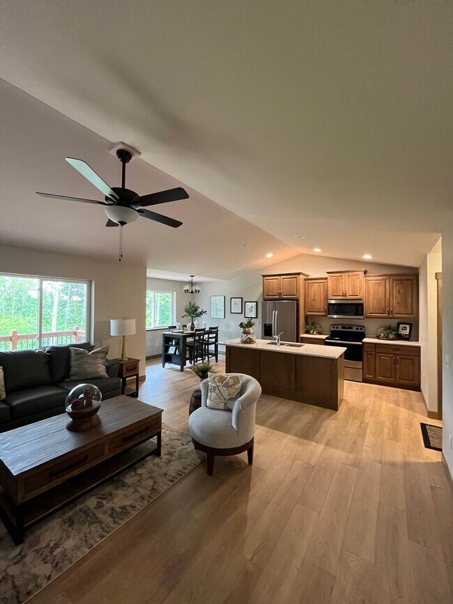Foto del edificio - 1126 Juniper Pl