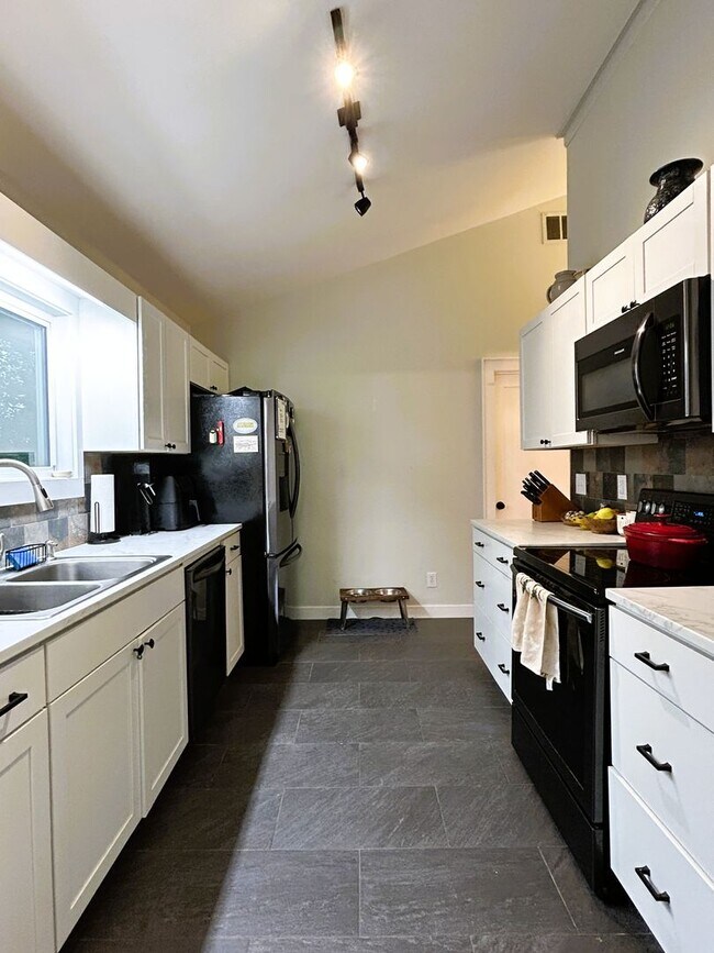 Foto del edificio - Spacious 3BR/2BA Home Near Downtown Boone ...