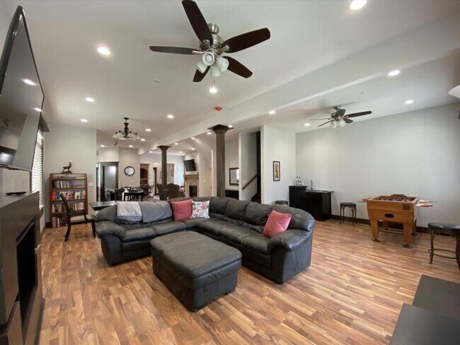 Building Photo - 4 bedroom in Indianapolis IN 46203