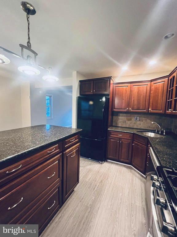 Foto del edificio - 747 Seawall Rd