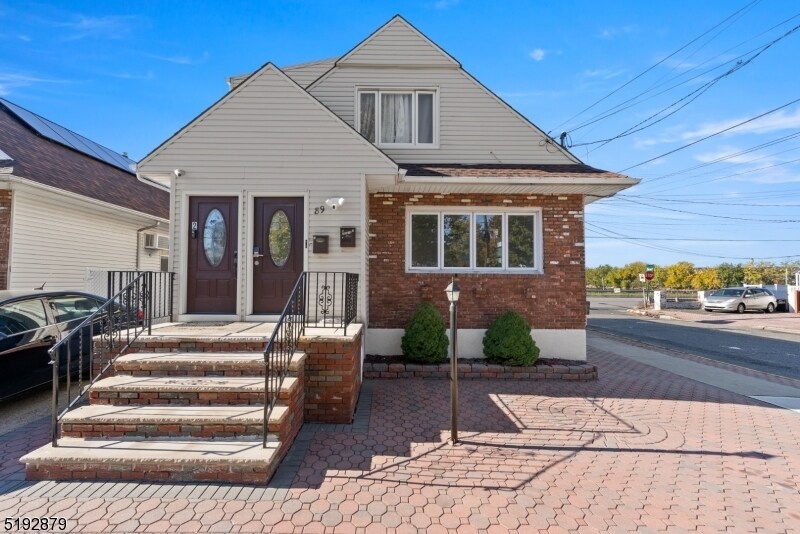 Primary Photo - 89 Riverview Rd