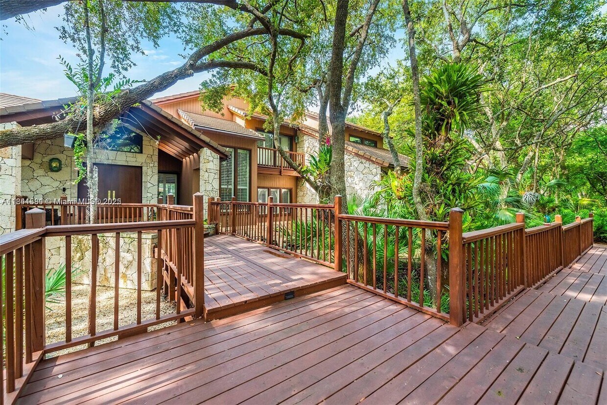 Foto principal - 8120 SW 182nd St