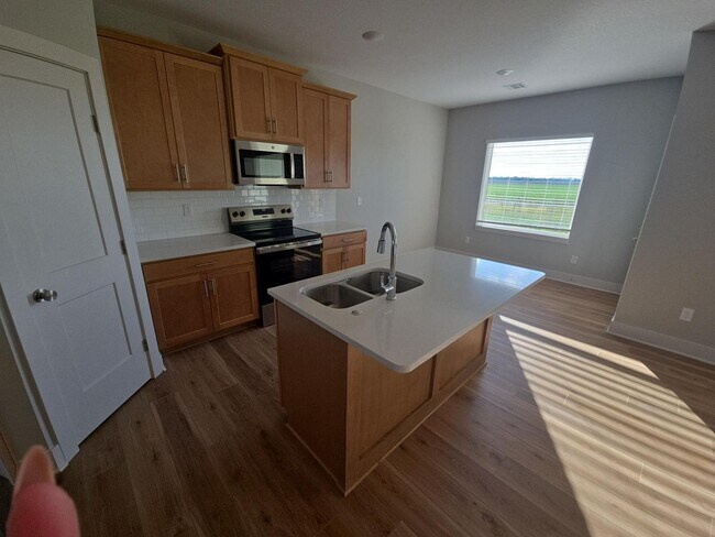 Foto del edificio - Brand-New 3 Bedroom Home with 3-Car Garage...