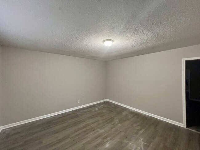 Foto del edificio - Three bedroom, 1 bath house in Burlington