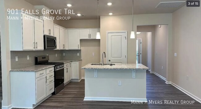 Foto del edificio - 901 Falls Grove Trl