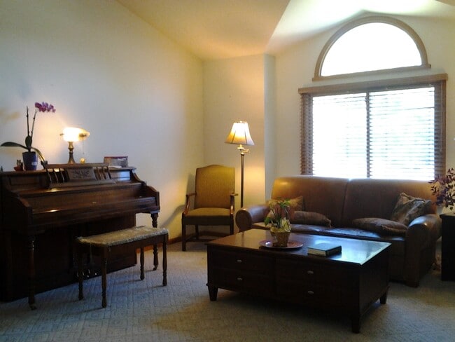 Building Photo - Wonderful Home Centrally Located