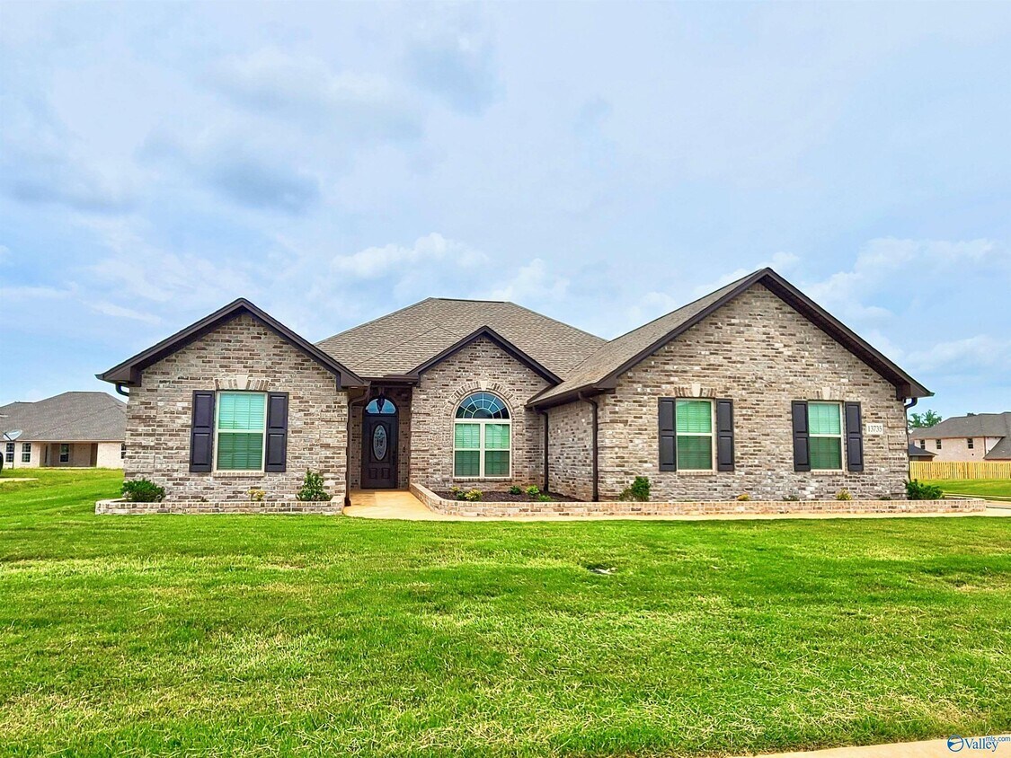 Foto principal - 13735 Callaway Dr