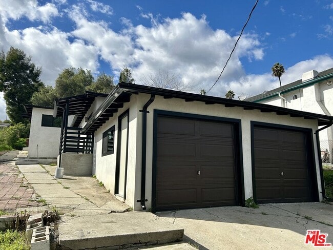Building Photo - 3417 Chadwick Dr