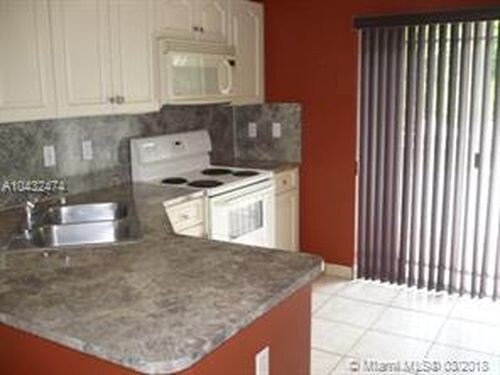 Foto del edificio - 11057 W Okeechobee Rd