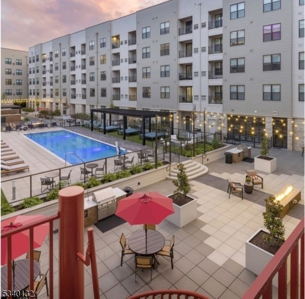 Building Photo - 100 Union St