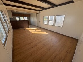 Building Photo - 595 SW Birch Pl