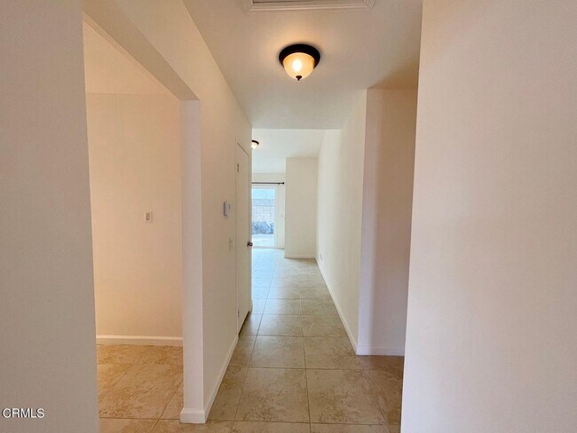 Building Photo - 400 Fairbourne Pl