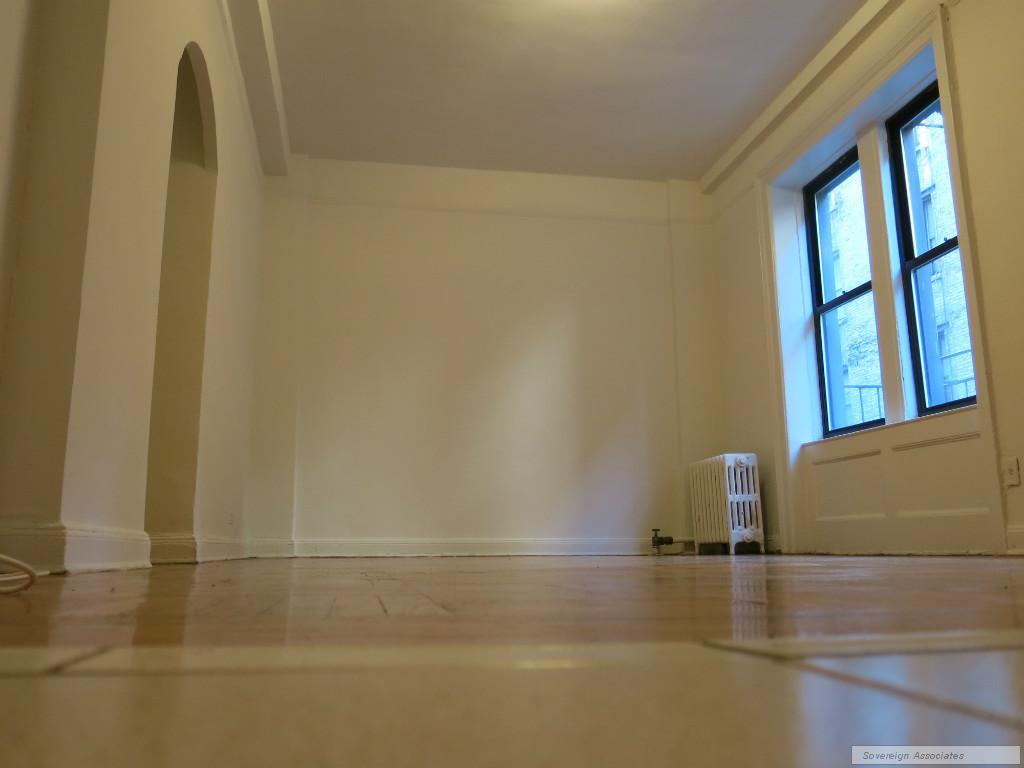 Primary Photo - 515 W 110th St