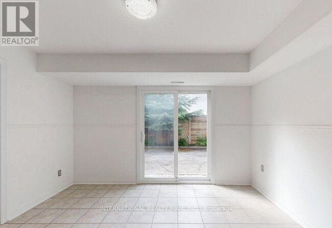 Building Photo - 6 English St