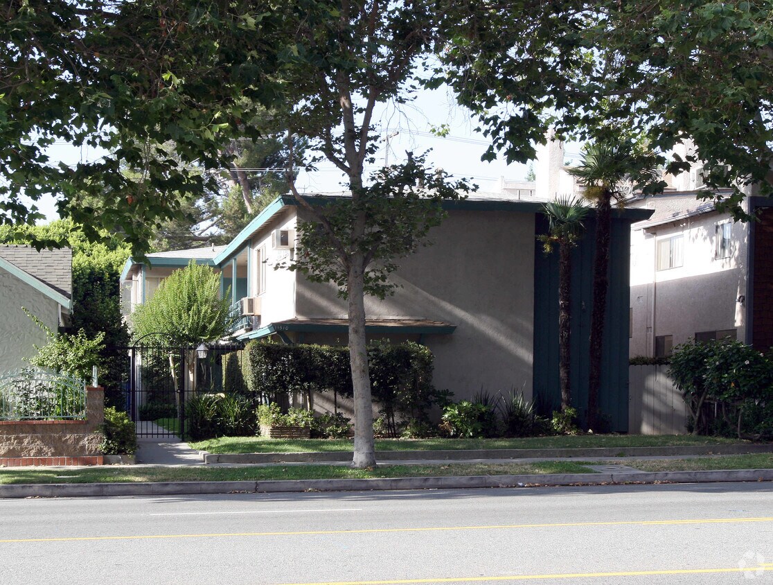 Building Photo - 11510 Riverside Dr