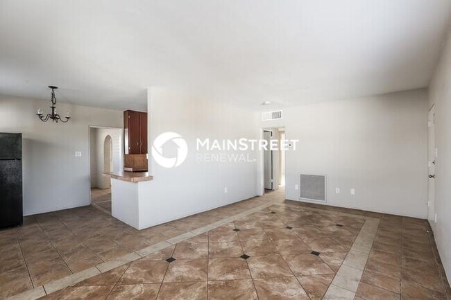 Building Photo - 3 Bedroom Pet-Friendly Home in Phoenix, AZ with Main Street Renewal