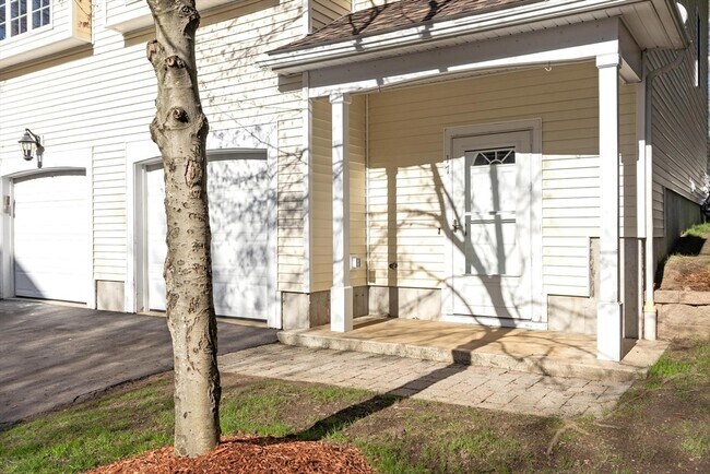 Foto del edificio - 270 Littleton Rd