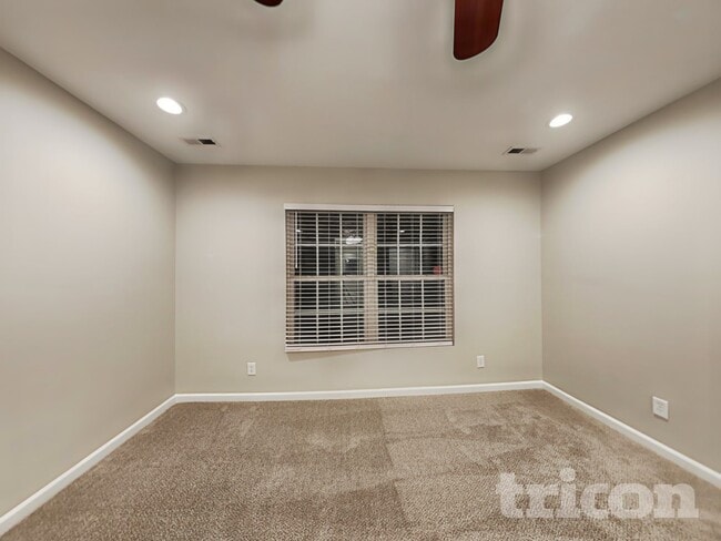 Foto del edificio - 254 Riverrun Dr