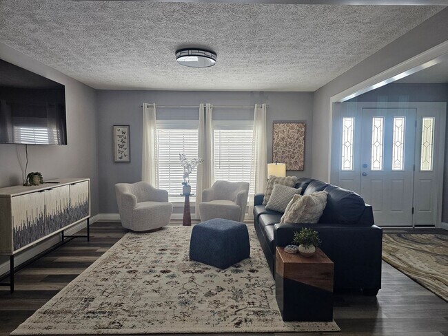 Foto del edificio - Family Friendly Home With Pool In Greensburg, IN