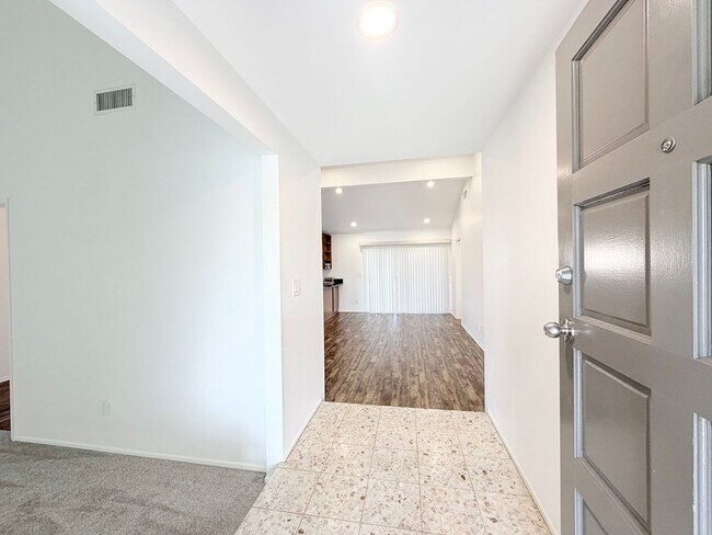 Foto del edificio - Beautifully Updated 4-Bedroom, 2-Bathroom Home in a Prime Location