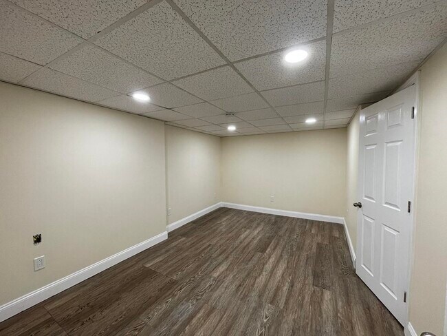 Foto del edificio - 498 Pleasant St
