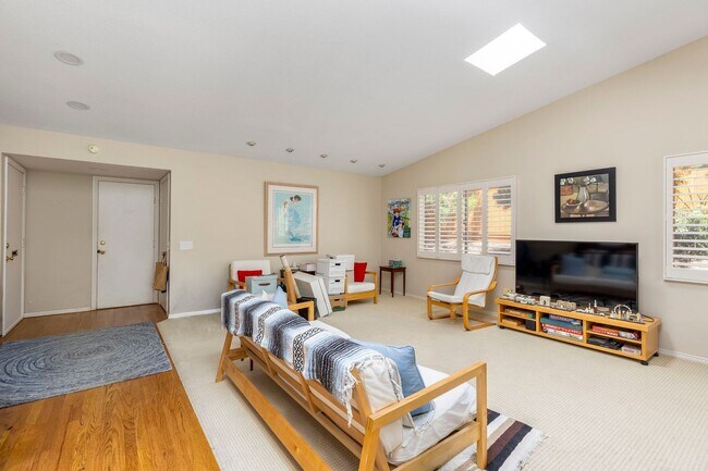 Foto del edificio - 3 Bed 2 Bath House in Scripps Ranch