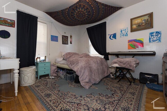 Foto del edificio - Spacious 3 Bed Coming Available