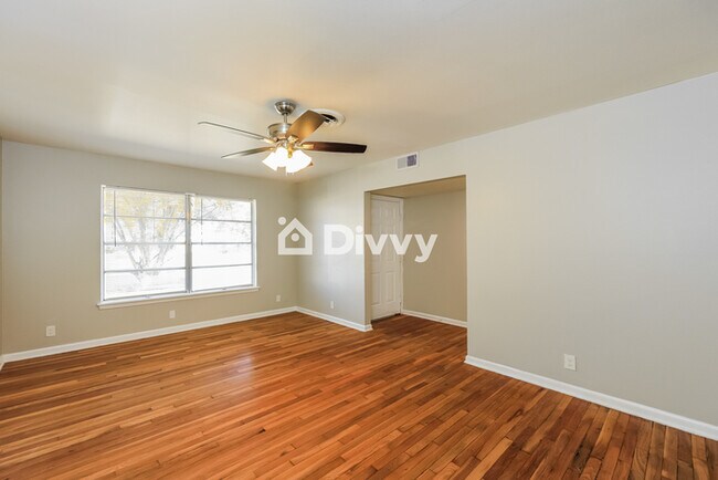 Building Photo - 4630 Dellcrest Dr, San Antonio, TX 78220