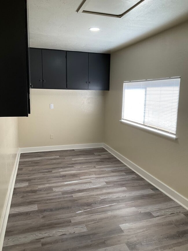 Building Photo - APPLY NOW!!!!