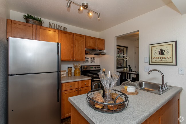 2BR, 1BA - 779 SF Model - Pavilion