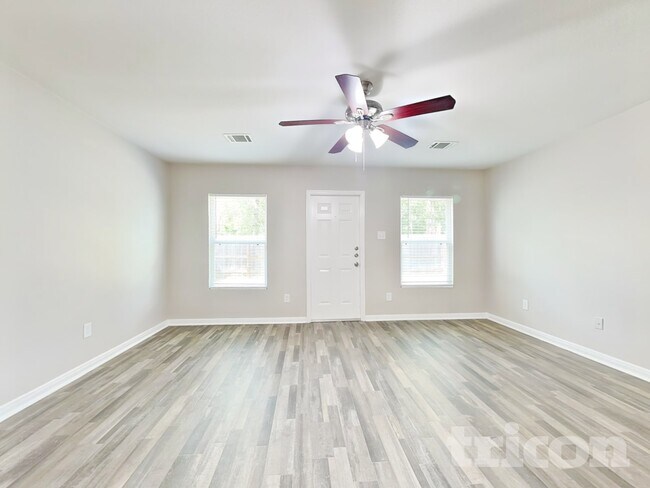 Building Photo - 15649 Del Norte Dr