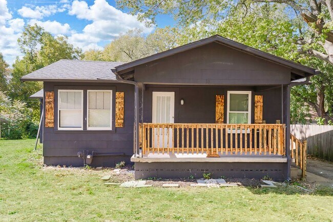 Foto del edificio - Charming 3-Bedroom Home with Granite Count...