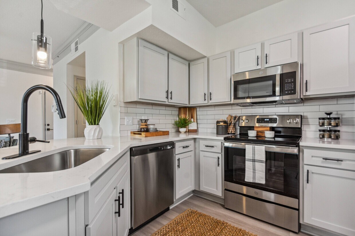 Halston Four Corners Apartments 1000 Ketner St Davenport, FL