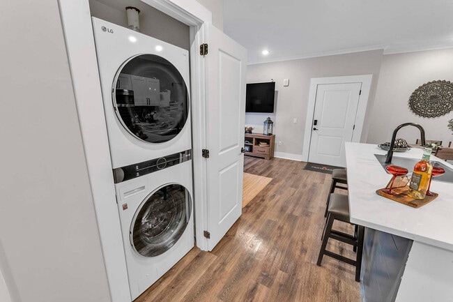 Smart washer and dryer - Pointe Grand Cartersville