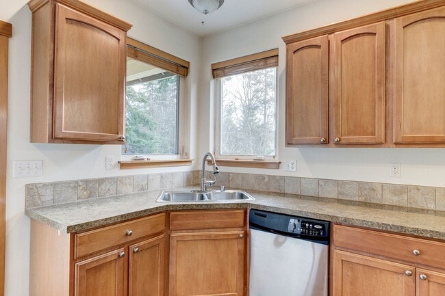 Foto del edificio - 3-bedroom, 2-bathroom single-level home