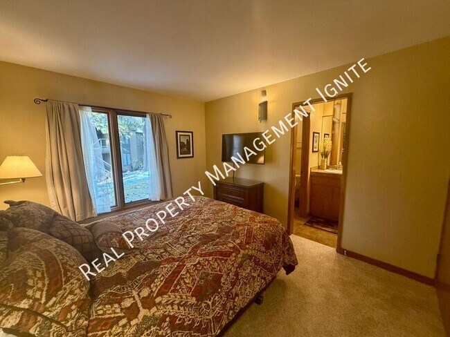 Building Photo - 19717 SW Mount Bachelor Dr