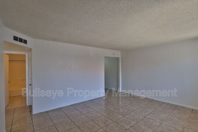 Building Photo - 859 W Ray Rd