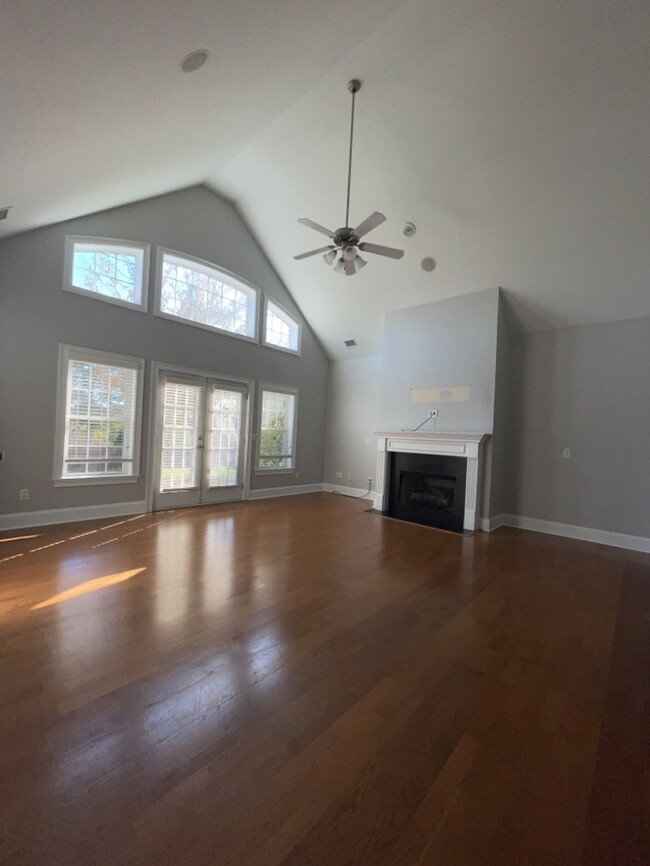 Foto del edificio - 102 Stone Cottage Dr