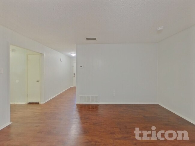 Foto del edificio - 1916 Tracey Cir