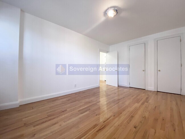 Foto del edificio - 762 RIVERSIDE DRIVE
