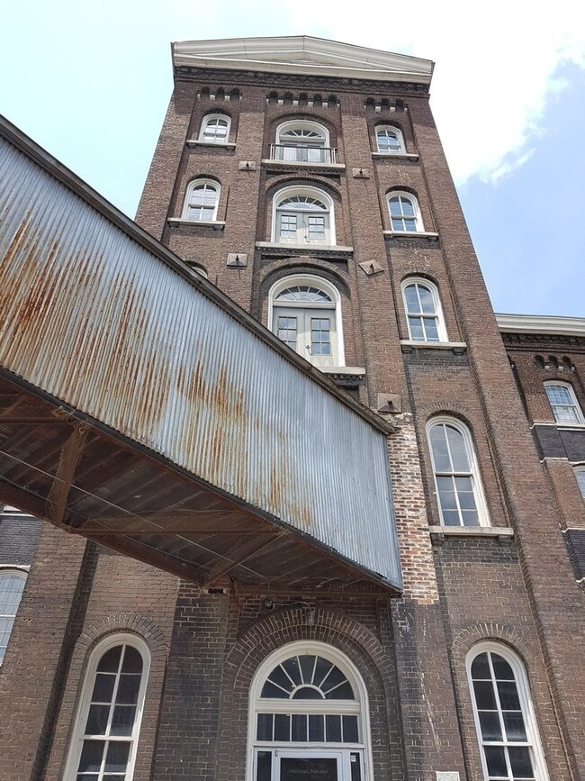 Building Photo - Available NOW- 1-Bd/1Ba in Werthan Lofts