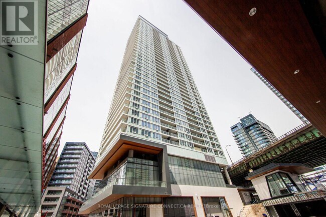 Building Photo - 716-719 BATHURST St