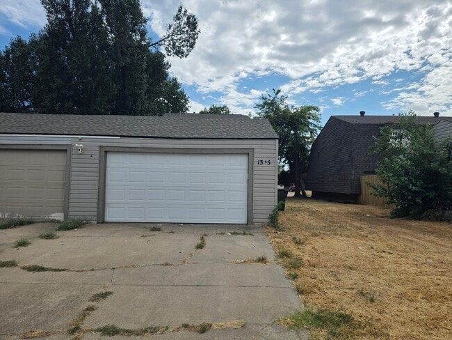 Building Photo - 1325 Eastgate Dr