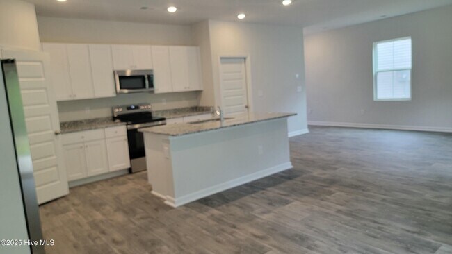Building Photo - 434 Ladyfish Loop NW