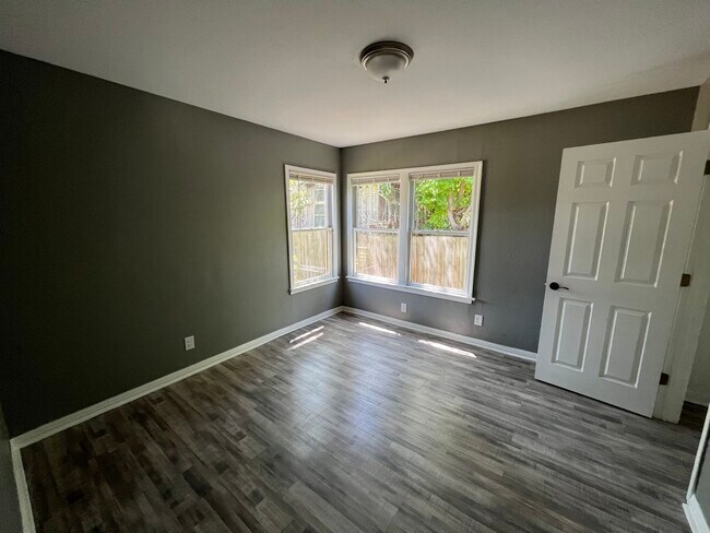 Building Photo - 4234 Estate Dr