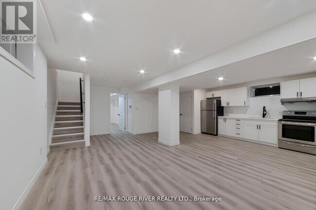 Building Photo - 222 Hibbert Ave