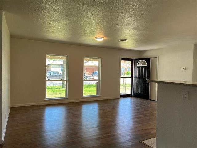 Building Photo - 224 E Oak Dr
