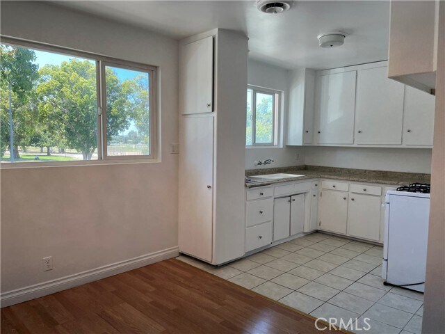 Foto del edificio - 4936 Hazeltine Ave