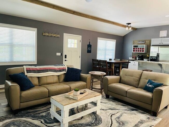 Building Photo - 233 Lakeview Cir