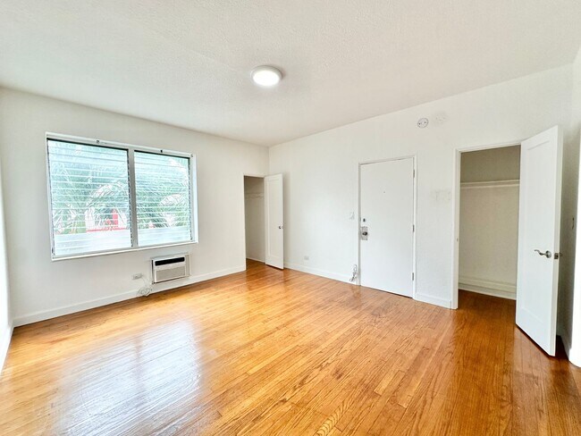 Foto del edificio - Spacious Studio on 12 Street between Eucli...